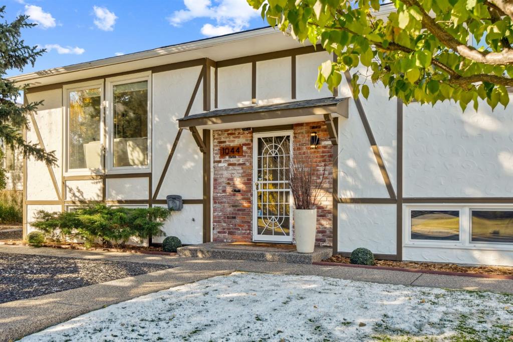 Picture of 1044 Cannock Place SW, Calgary Real Estate Listing