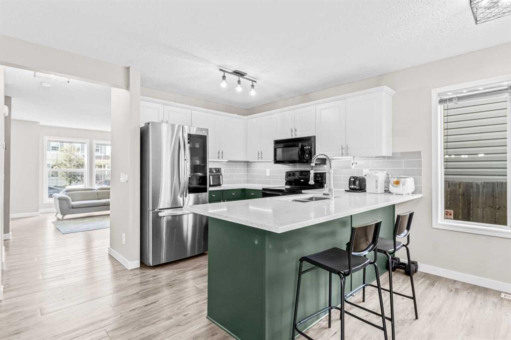 Picture of 137 Covepark Crescent NE, Calgary Real Estate Listing