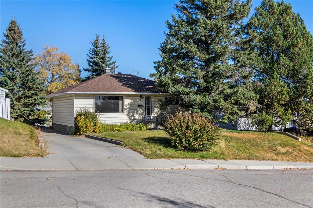 Picture of 12 Thorncliffe Crescent NW, Calgary Real Estate Listing