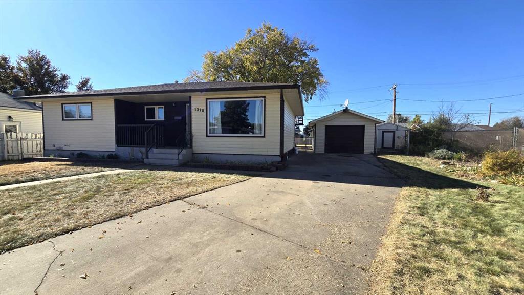 Picture of 1398 3 Avenue NE, Medicine Hat Real Estate Listing