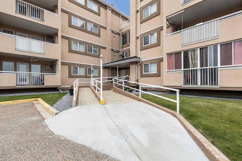 Picture of 414, 22 Park Meadows Drive SE, Medicine Hat Real Estate Listing