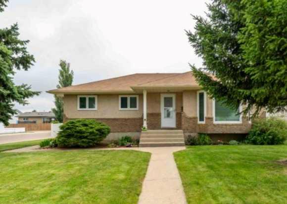 Picture of 83 Stapeford Crescent SE, Medicine Hat Real Estate Listing