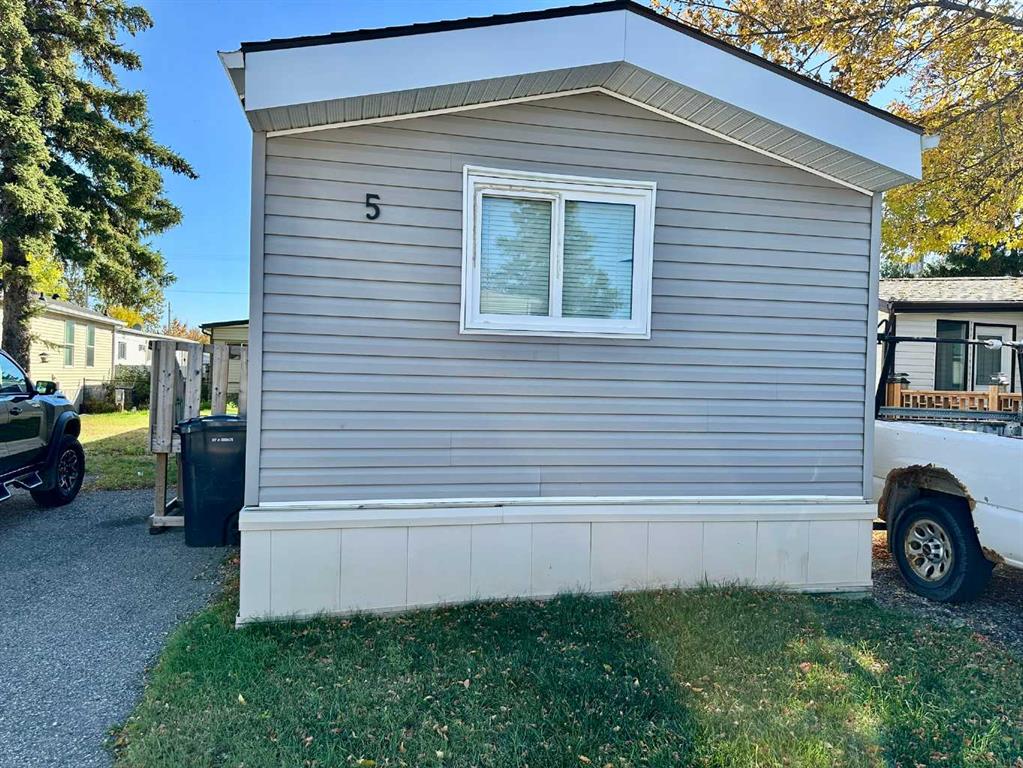 Picture of 5, 5301 2 Street , Coalhurst Real Estate Listing