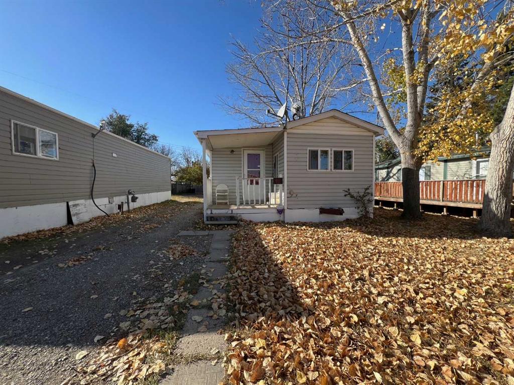 Picture of 19, 400 1 Street SE, Linden Real Estate Listing