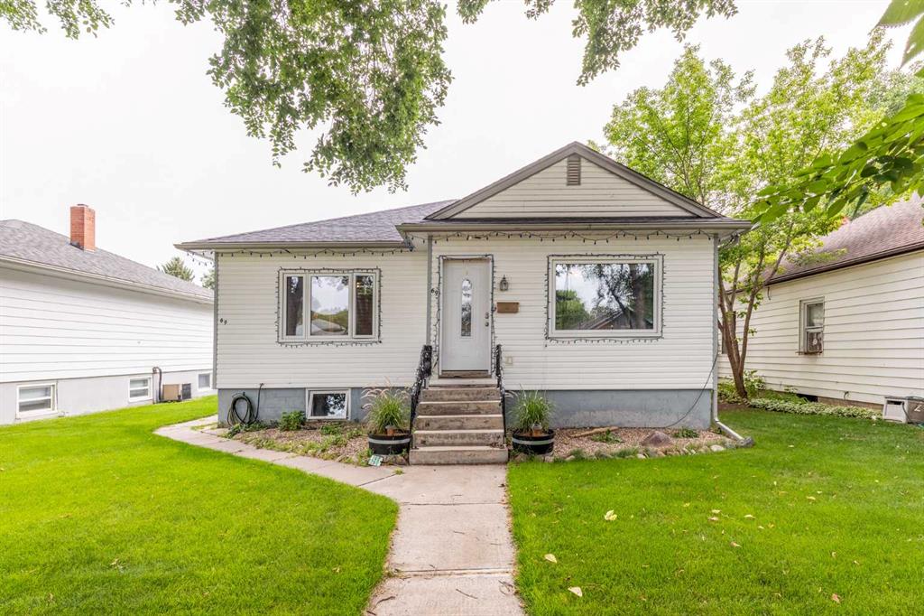 Picture of 69 2 Street NW, Medicine Hat Real Estate Listing