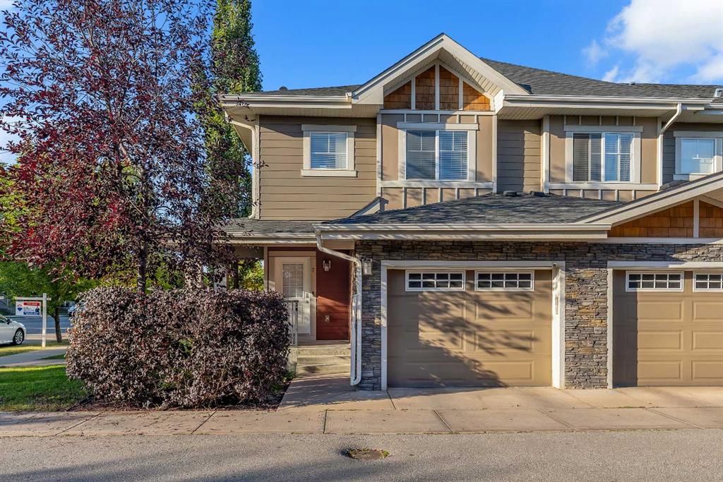 Picture of 7 West Coach Manor SW, Calgary Real Estate Listing