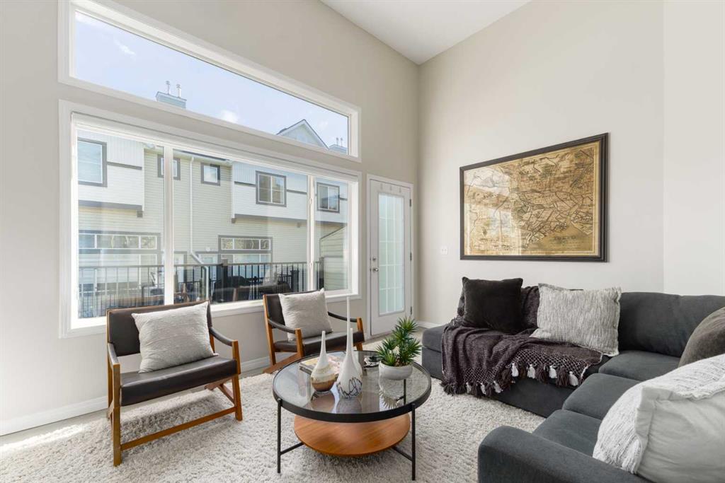 Picture of 126 Everhollow Heights SW, Calgary Real Estate Listing