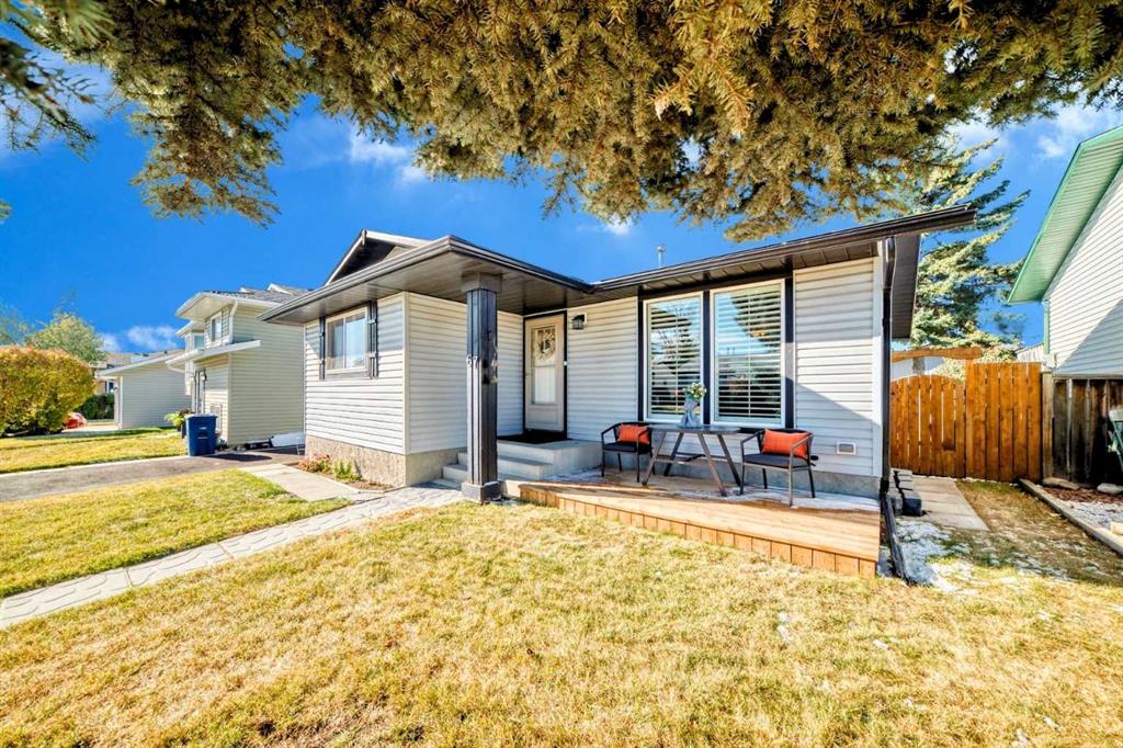 Picture of 67 Sandstone Crescent SE, Airdrie Real Estate Listing