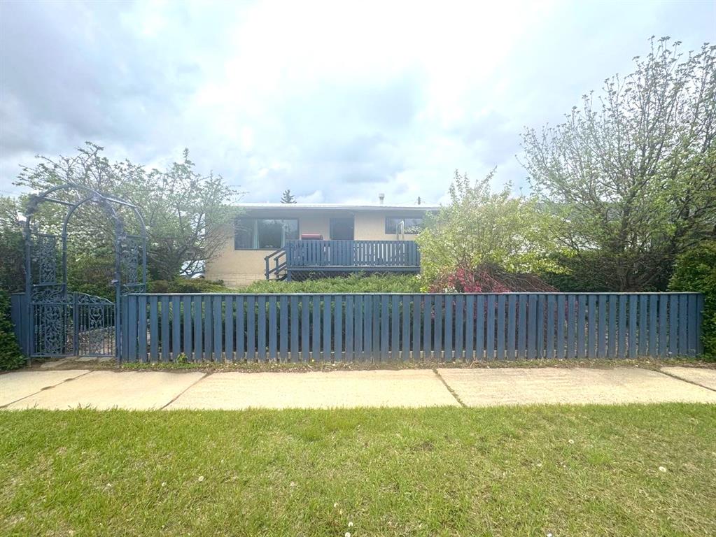 Picture of 5210 Waghorn  , Blackfalds Real Estate Listing