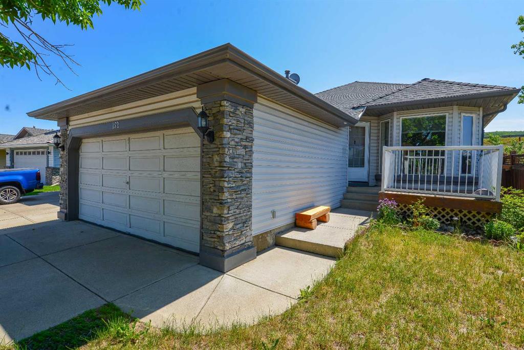 Picture of 152 Valley Meadow Close NW, Calgary Real Estate Listing