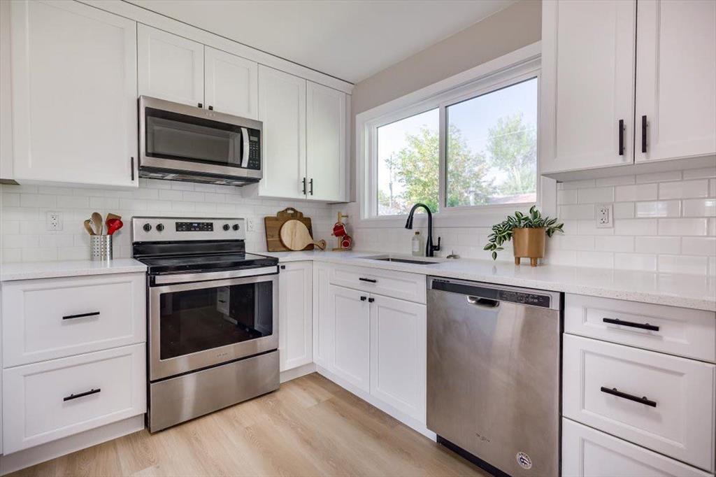 Picture of 4230 40a Avenue , Red Deer Real Estate Listing