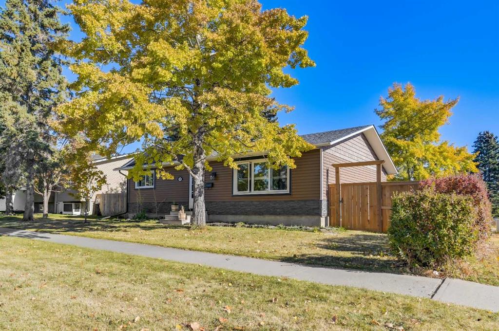 Picture of 828 Queensland Drive SE, Calgary Real Estate Listing