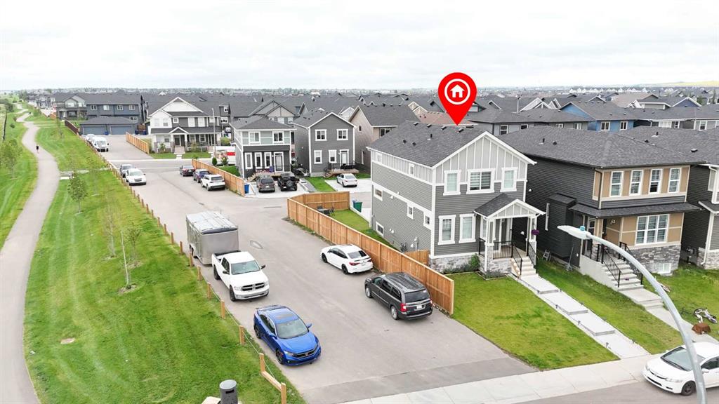 Picture of 117 Midtown Close SW, Airdrie Real Estate Listing