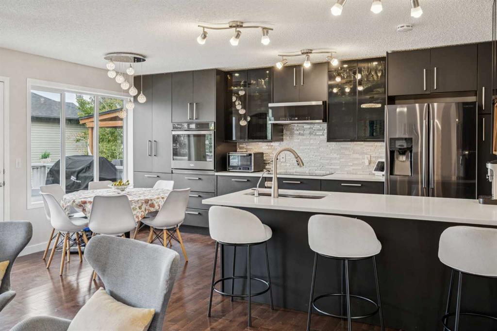 Picture of 171 Everhollow Way SW, Calgary Real Estate Listing