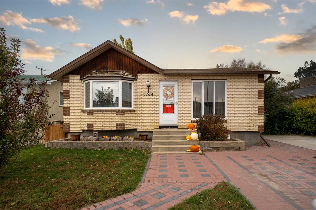 Picture of 5104 2 Street , Coalhurst Real Estate Listing