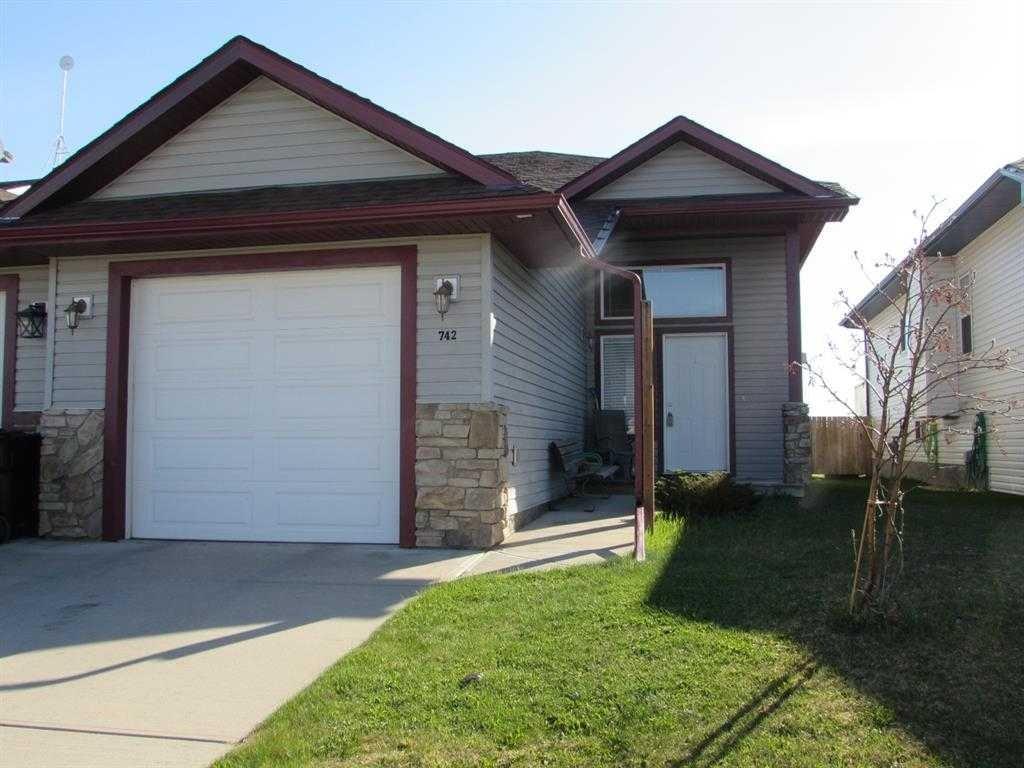 Picture of 742 Carriage Lane Drive , Carstairs Real Estate Listing