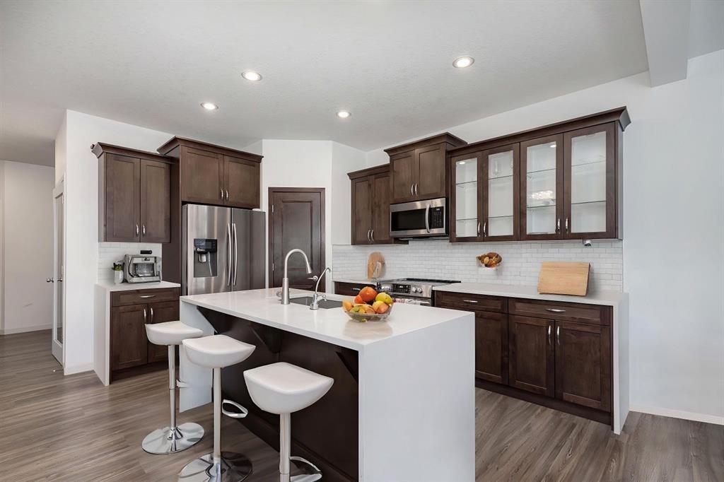 Picture of 425 Auburn Bay Drive SE, Calgary Real Estate Listing