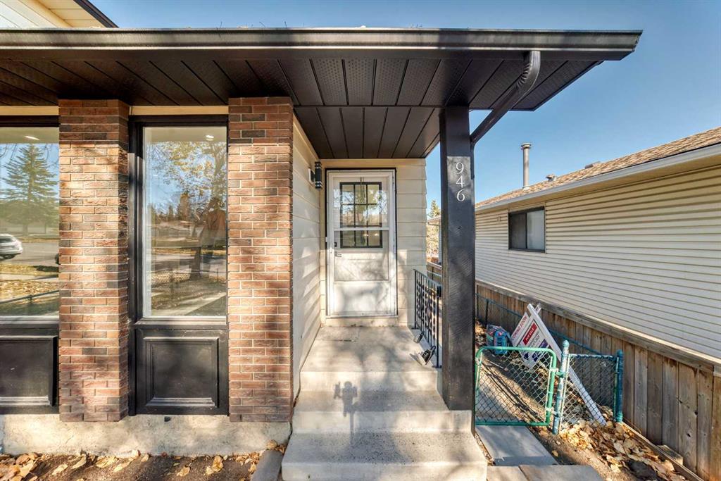 Picture of 946 Berkley Drive NW, Calgary Real Estate Listing