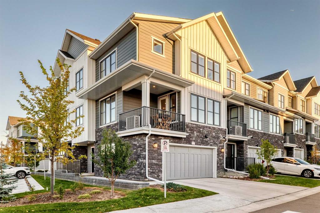Picture of 909 Crestridge Common SW, Calgary Real Estate Listing