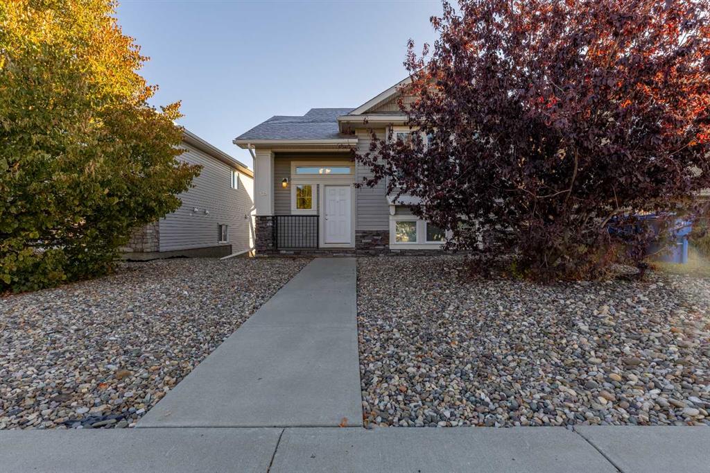 Picture of 230 Mt Sundance Crescent W, Lethbridge Real Estate Listing