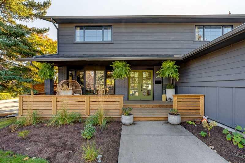 Picture of 128 Oakside Bay SW, Calgary Real Estate Listing