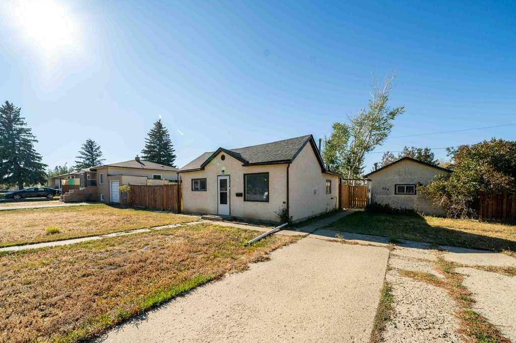 Picture of 226 5 Street SE, Redcliff Real Estate Listing