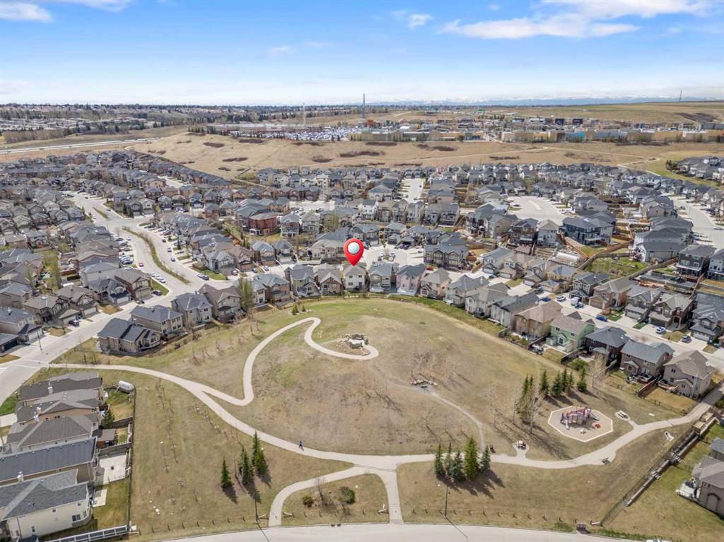 Picture of 44 Sherwood Circle NW, Calgary Real Estate Listing