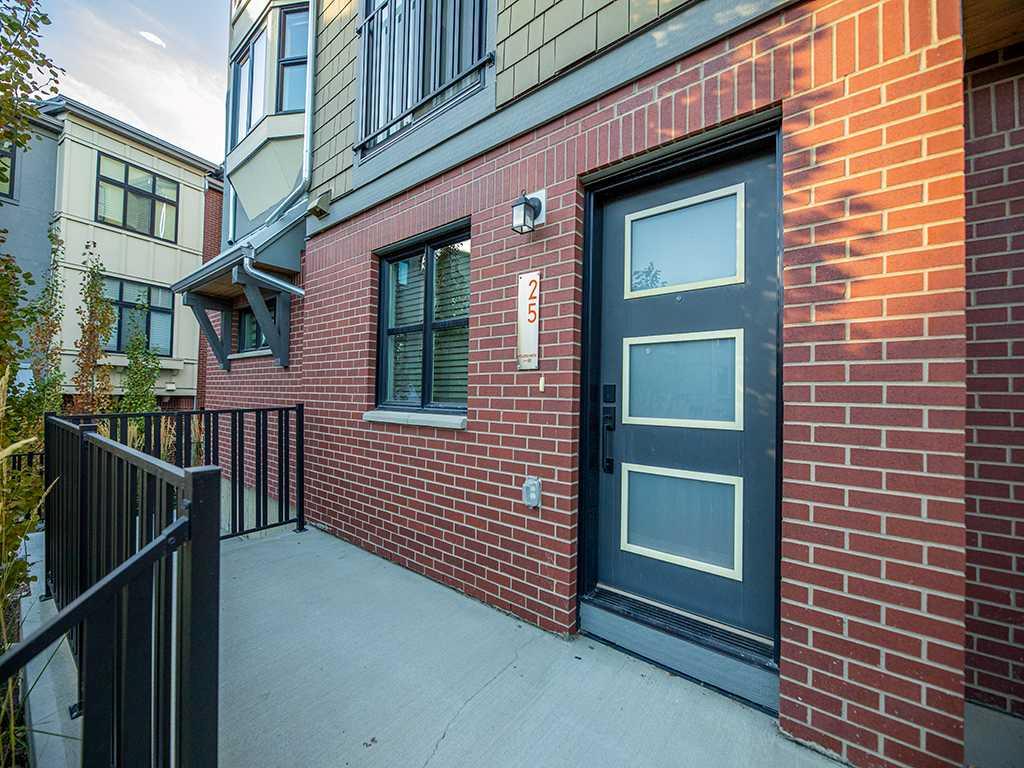 Picture of 25 Spring Willow Close SW, Calgary Real Estate Listing