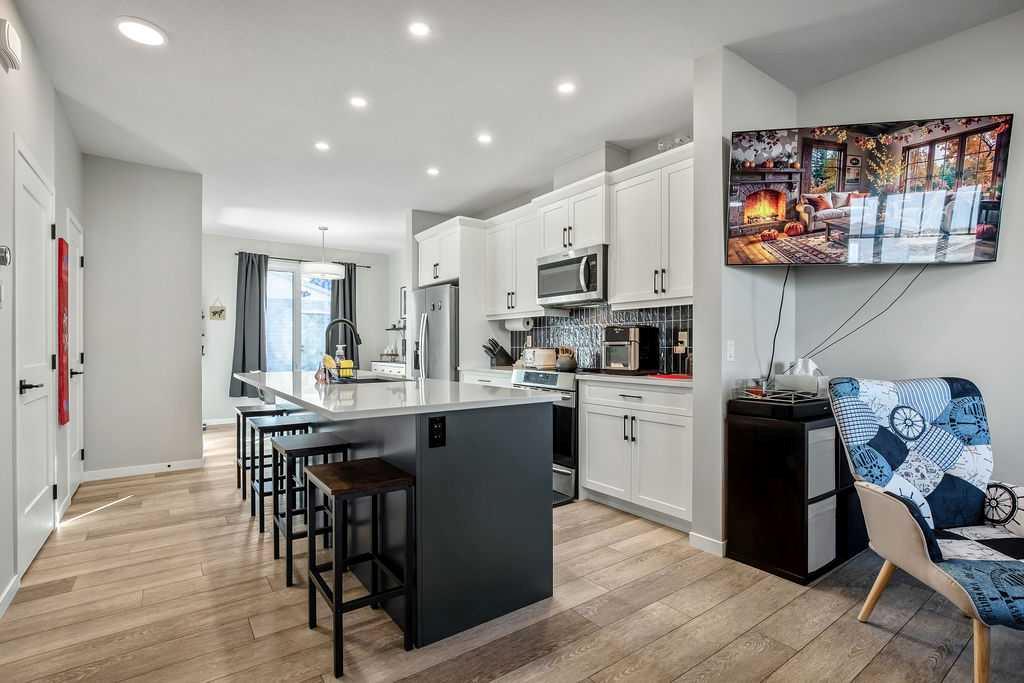 Picture of 325 Ellen Park  , Crossfield Real Estate Listing