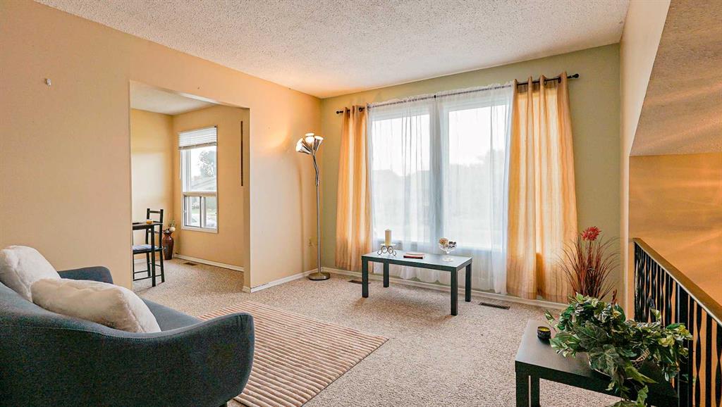Picture of 90 Simpson Crescent SE, Medicine Hat Real Estate Listing