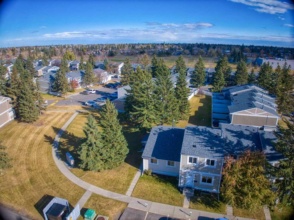 Picture of 212 Georgian Villas NE, Calgary Real Estate Listing