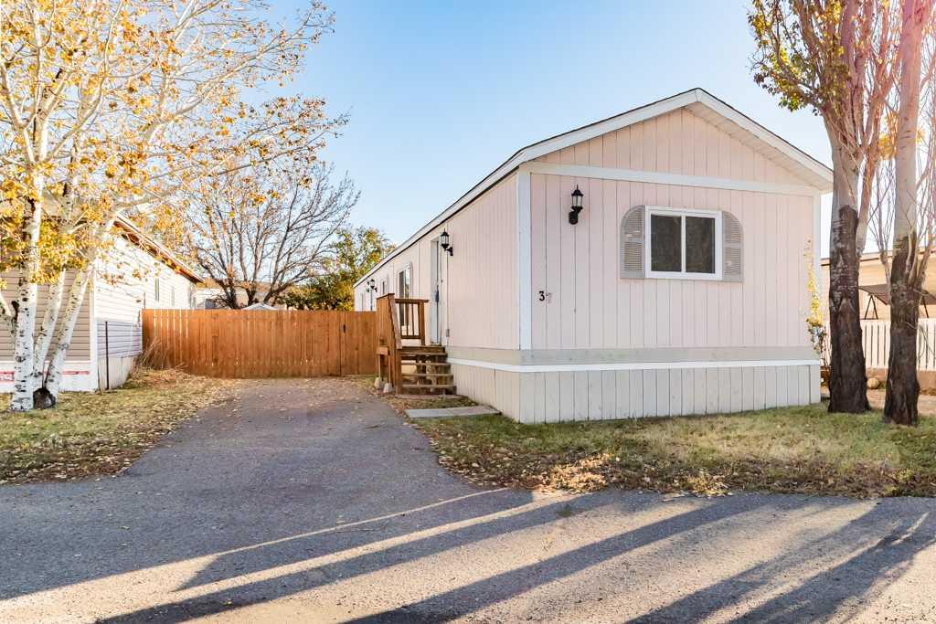 Picture of 37 Lake Stafford Crescent , Brooks Real Estate Listing