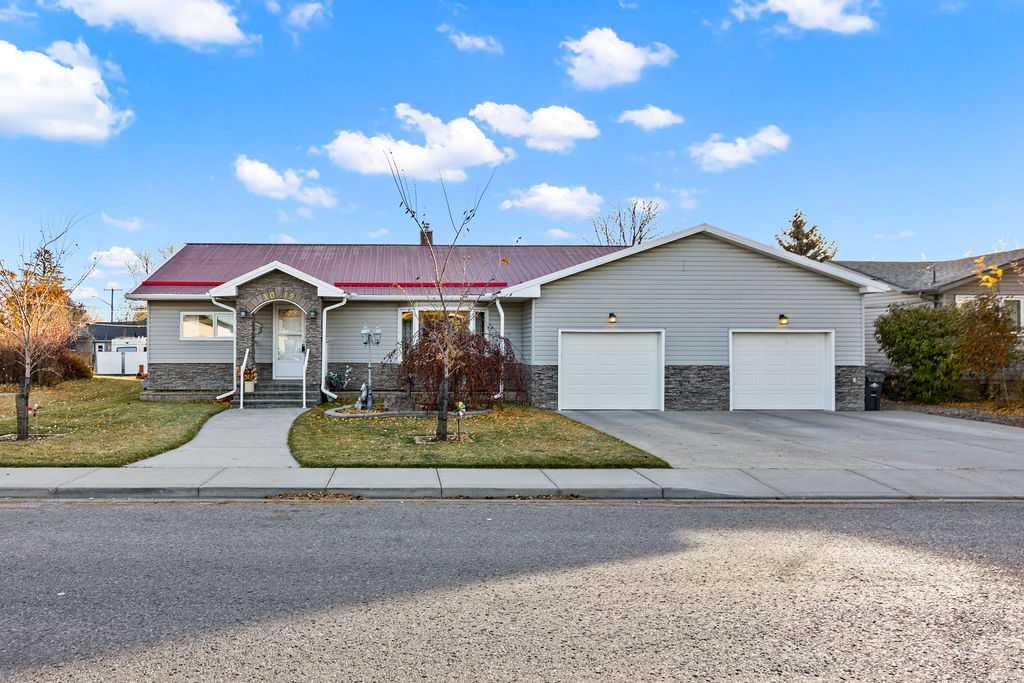 Picture of 1012 8 Street SW, High River Real Estate Listing