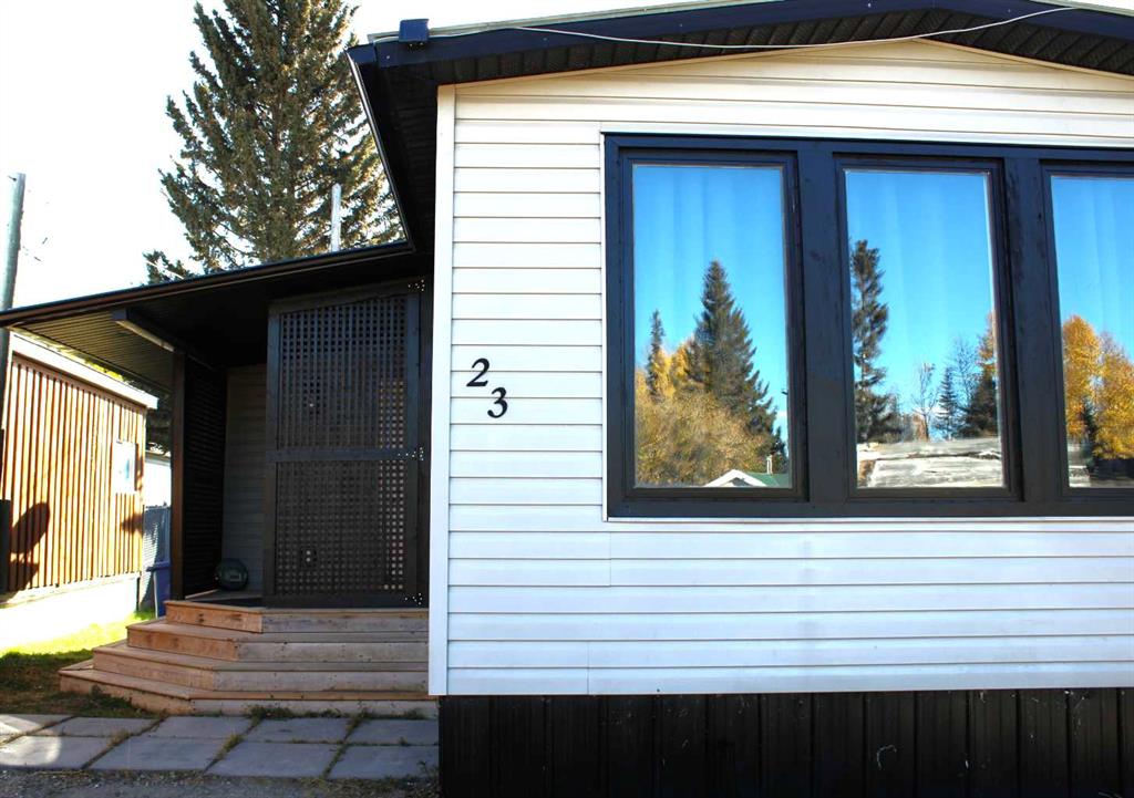 Picture of 23, 111 6 Street  SE, Sundre Real Estate Listing