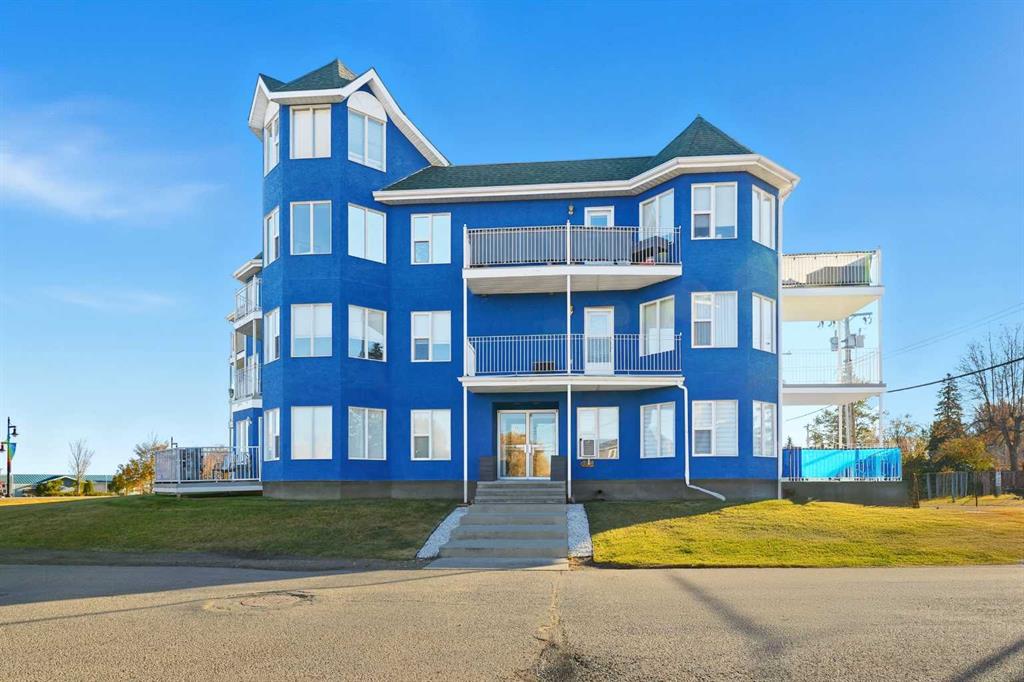 Picture of 208, 5135 Lakeshore Drive , Sylvan Lake Real Estate Listing