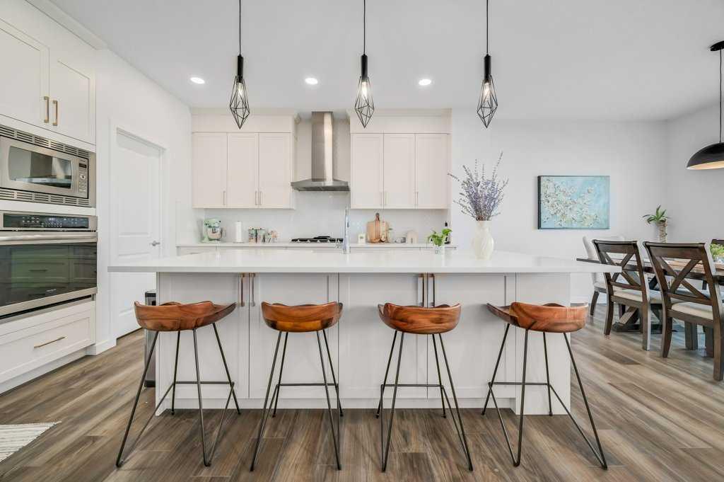 Picture of 240 Magnolia Heath SE, Calgary Real Estate Listing