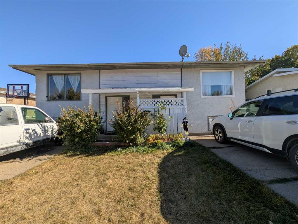 Picture of 52 Collins Crescent SE, Medicine Hat Real Estate Listing