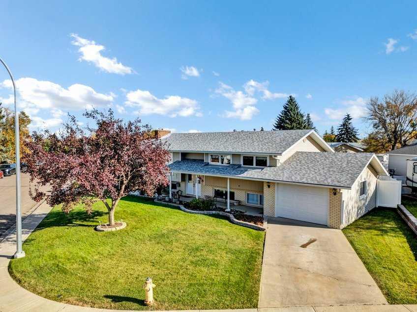 Picture of 20 Eastbrook Way E, Brooks Real Estate Listing