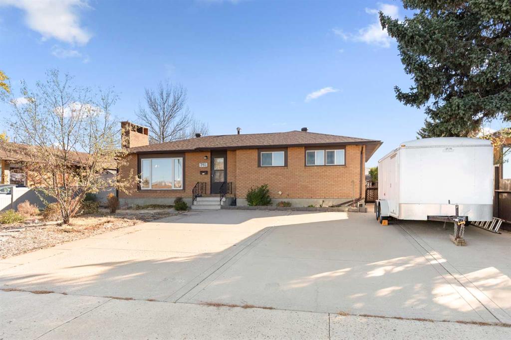 Picture of 751 Mccutcheon Drive NW, Medicine Hat Real Estate Listing