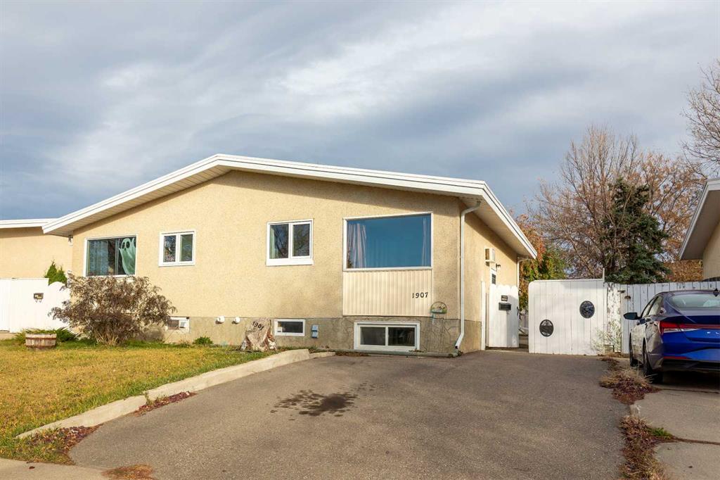 Picture of 1907 18 Street N, Lethbridge Real Estate Listing