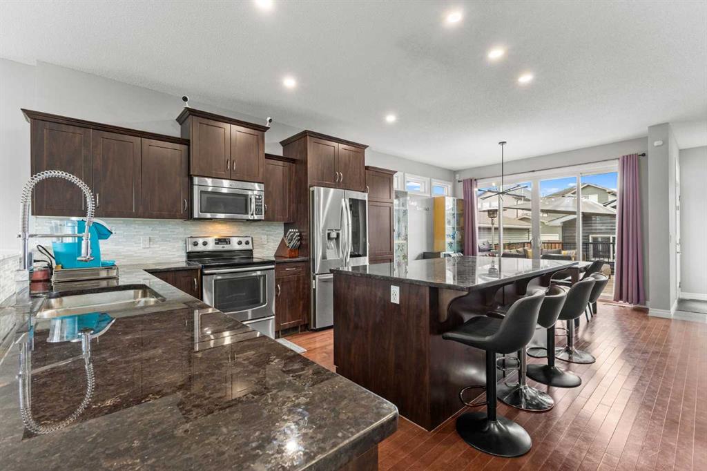 Picture of 240 Evanspark Gardens NW, Calgary Real Estate Listing