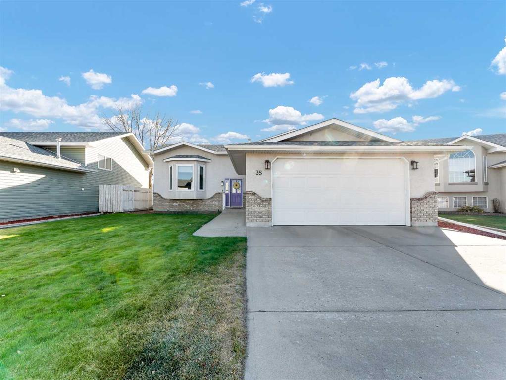 Picture of 35 Heritage Court NE, Medicine Hat Real Estate Listing