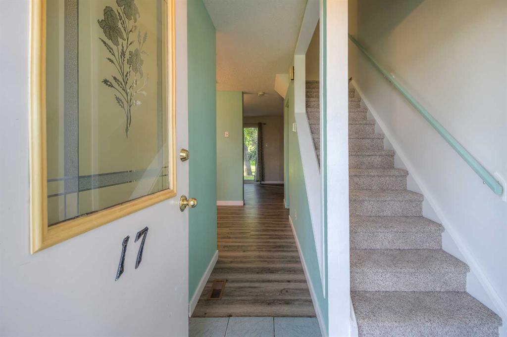 Picture of 17, 115 Lafayette Boulevard W, Lethbridge Real Estate Listing