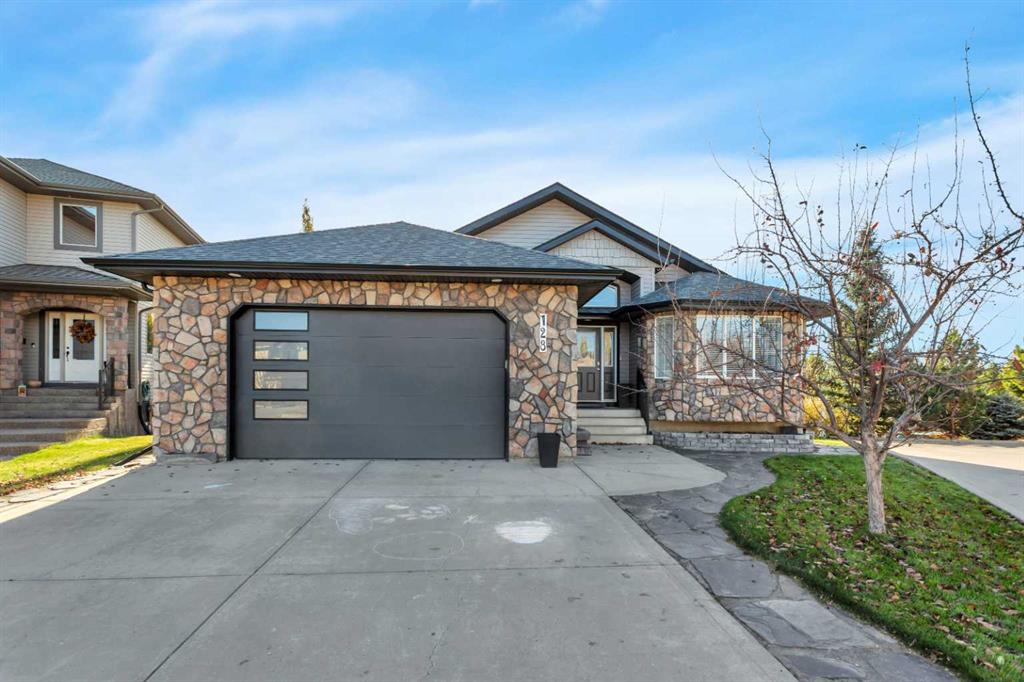 Picture of 128 Isbister Close , Red Deer Real Estate Listing
