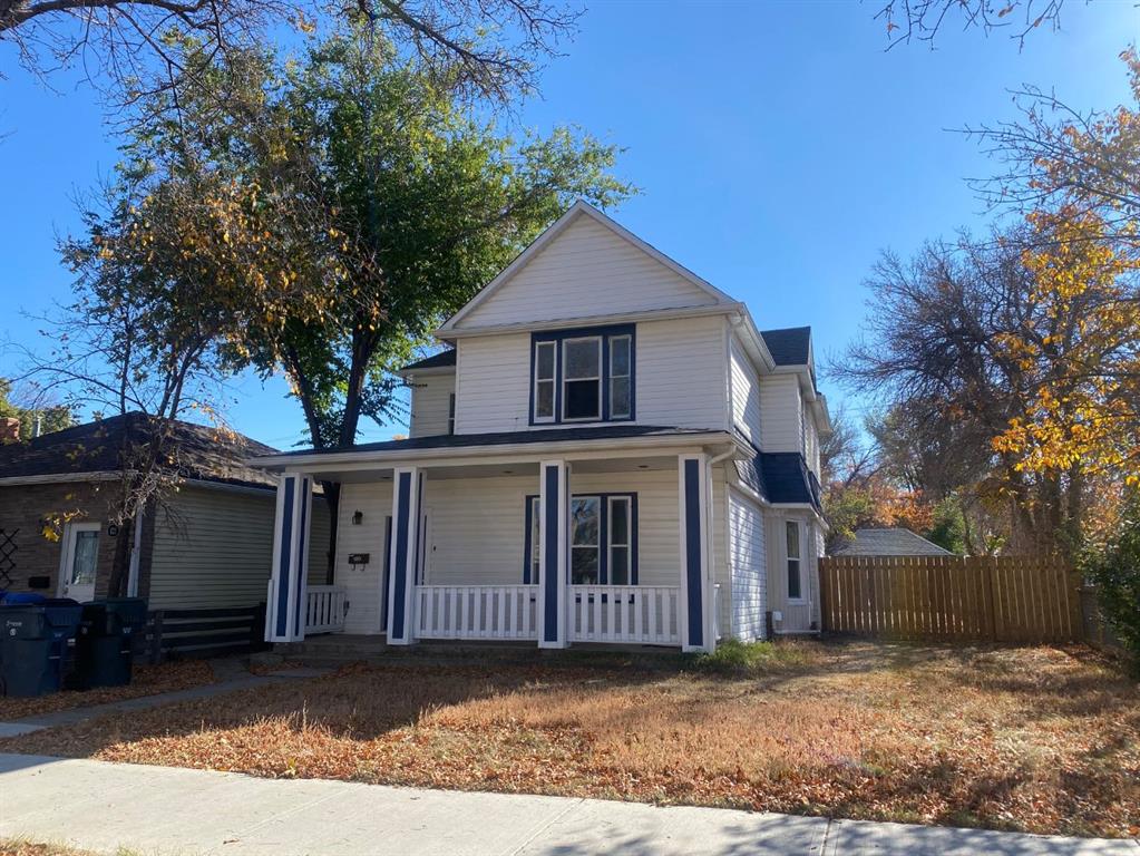 Picture of 819 3 Street SE, Medicine Hat Real Estate Listing