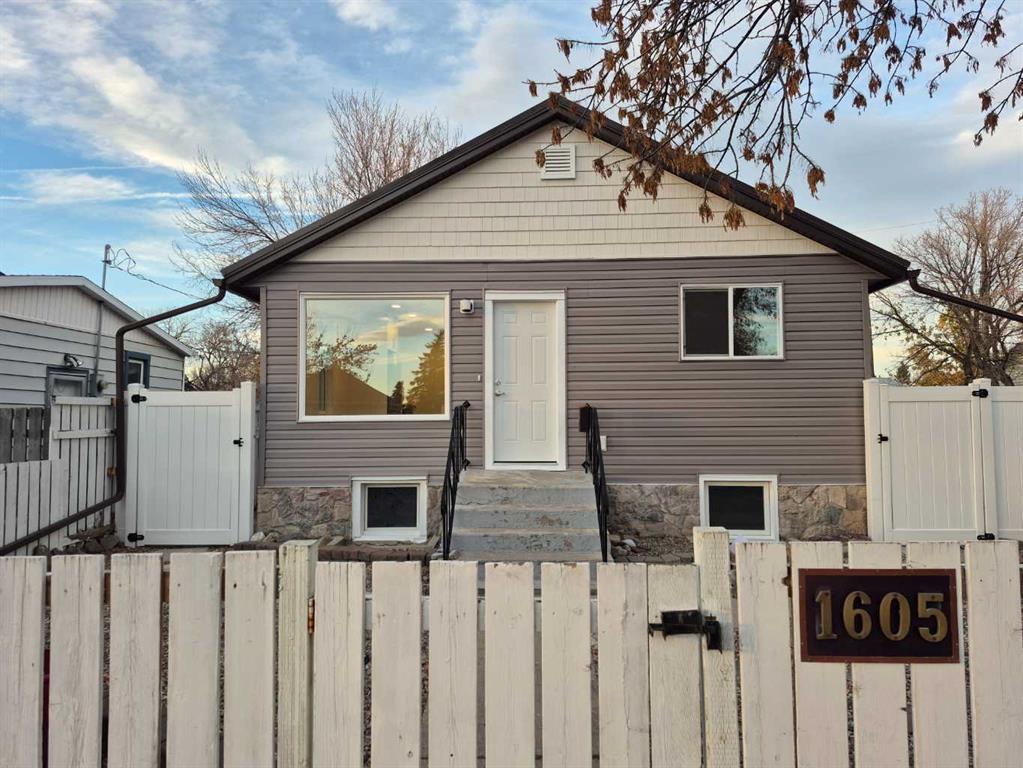 Picture of 1605 3 Avenue N, Lethbridge Real Estate Listing