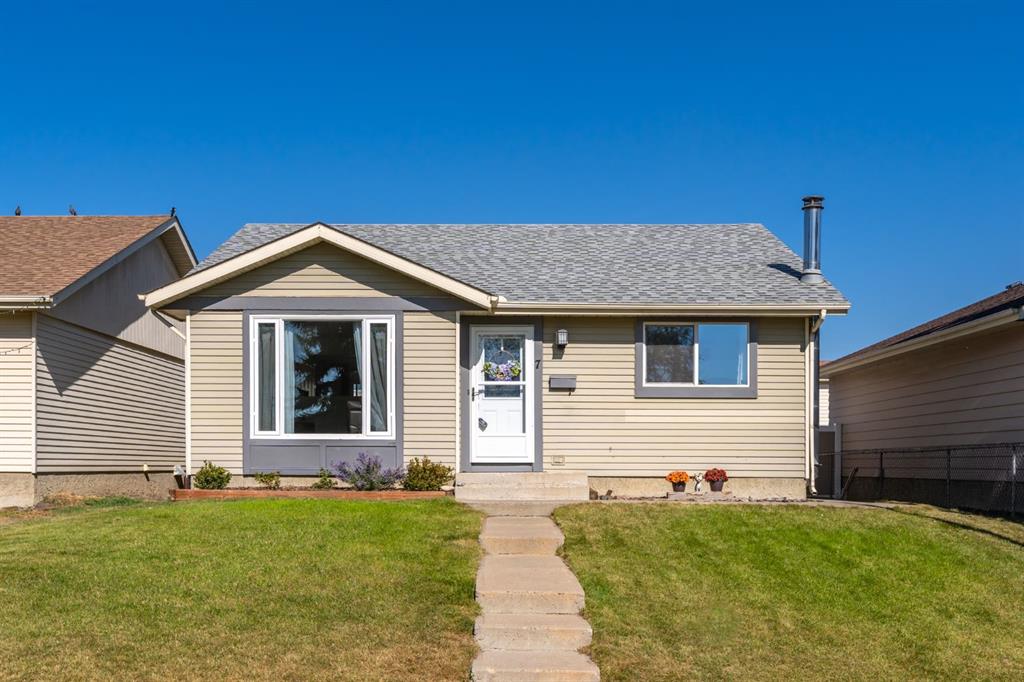 Picture of 7 Erin Park Bay SE, Calgary Real Estate Listing