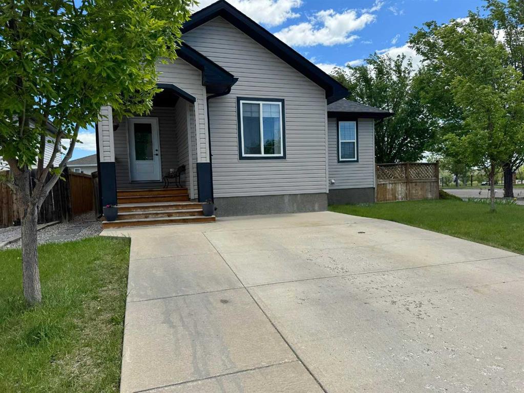 Picture of 3 Aberdeen Road W, Lethbridge Real Estate Listing