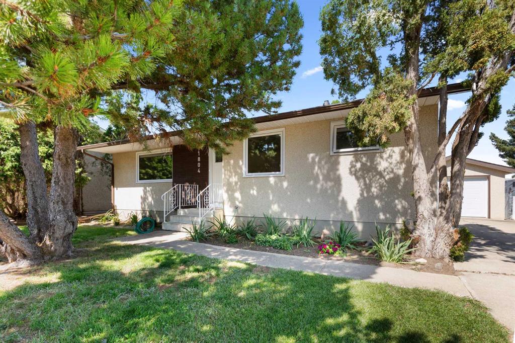 Picture of 1804 17 Street SE, Medicine Hat Real Estate Listing