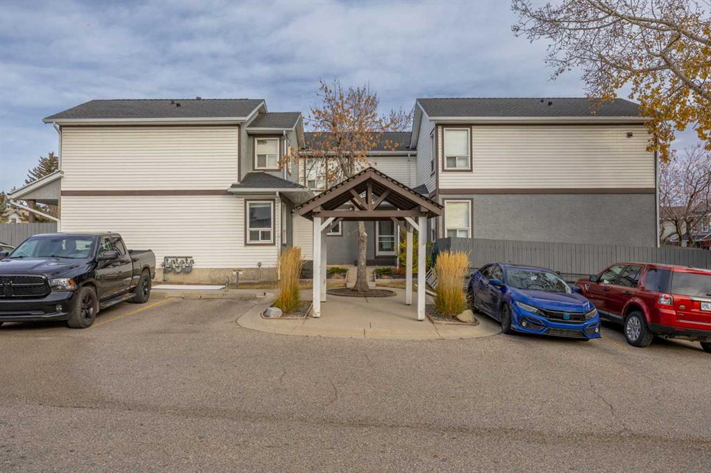 Picture of 502 Signal Hill Green SW, Calgary Real Estate Listing